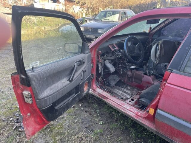 Красный Фольксваген Пассат Вариант, объемом двигателя 0 л и пробегом 300 тыс. км за 650 $, фото 5 на Automoto.ua