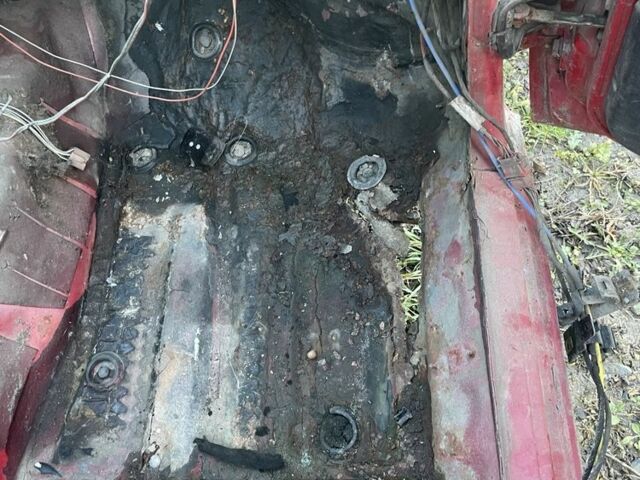 Красный Фольксваген Пассат Вариант, объемом двигателя 0 л и пробегом 300 тыс. км за 650 $, фото 14 на Automoto.ua