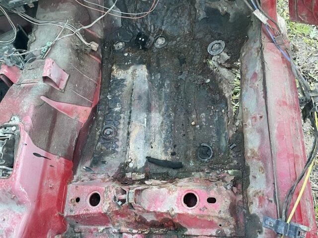 Красный Фольксваген Пассат Вариант, объемом двигателя 0 л и пробегом 300 тыс. км за 650 $, фото 13 на Automoto.ua