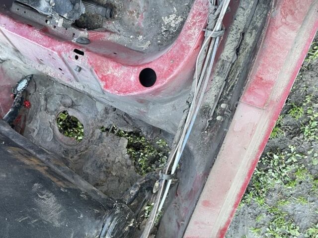 Красный Фольксваген Пассат Вариант, объемом двигателя 0 л и пробегом 300 тыс. км за 650 $, фото 15 на Automoto.ua