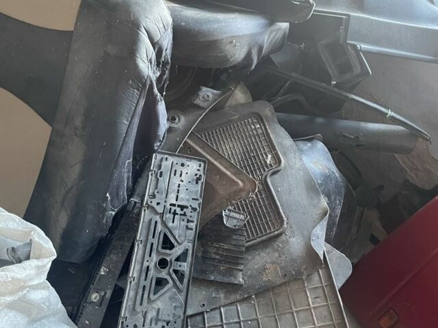 Красный Фольксваген Пассат Вариант, объемом двигателя 0 л и пробегом 300 тыс. км за 650 $, фото 11 на Automoto.ua