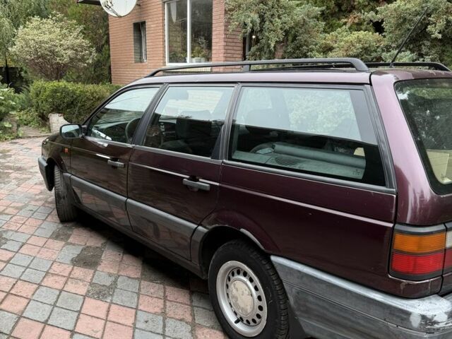 Фольксваген Пассат Вариант 1993 в Славянске на Automoto.ua Красный Фольксваген Пассат Вариант, объемом двигателя 1.8 л и пробегом 350 тыс. км за 2000 $, фото 2 на Automoto.ua