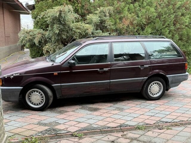 Фольксваген Пассат Вариант 1993 в Славянске на Automoto.ua Красный Фольксваген Пассат Вариант, объемом двигателя 1.8 л и пробегом 350 тыс. км за 2000 $, фото 1 на Automoto.ua
