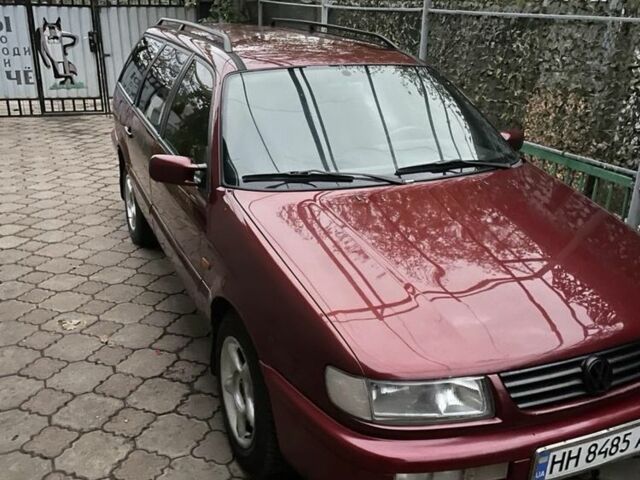 Красный Фольксваген Пассат Вариант, объемом двигателя 2 л и пробегом 10 тыс. км за 2500 $, фото 7 на Automoto.ua