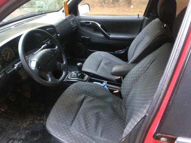 Красный Фольксваген Пассат Вариант, объемом двигателя 1.8 л и пробегом 300 тыс. км за 950 $, фото 6 на Automoto.ua