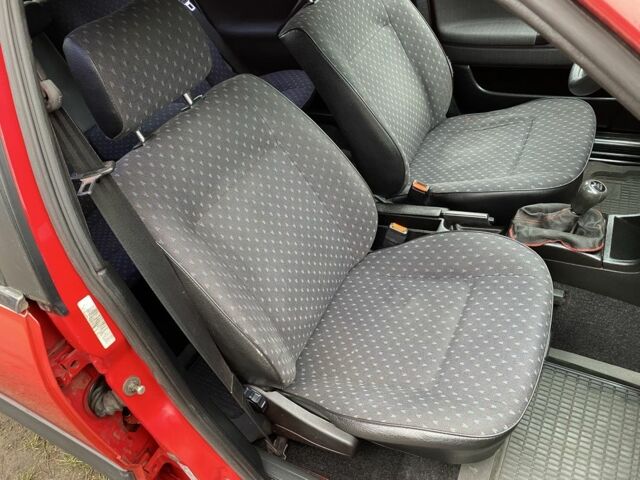 Червоний Фольксваген Пассат Варіант, об'ємом двигуна 1.8 л та пробігом 420 тис. км за 3350 $, фото 11 на Automoto.ua