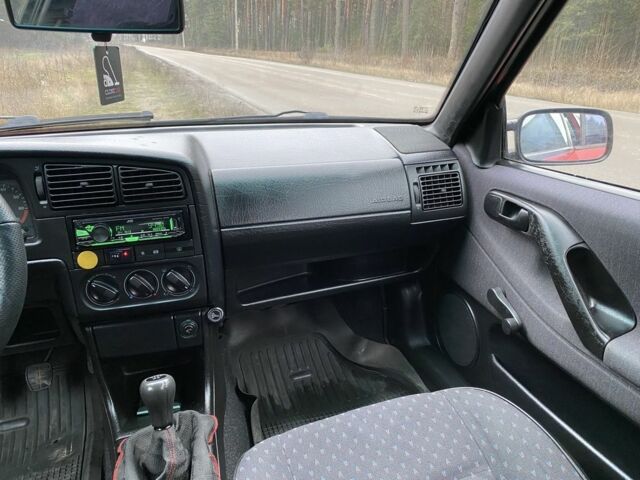 Червоний Фольксваген Пассат Варіант, об'ємом двигуна 1.8 л та пробігом 420 тис. км за 3350 $, фото 16 на Automoto.ua