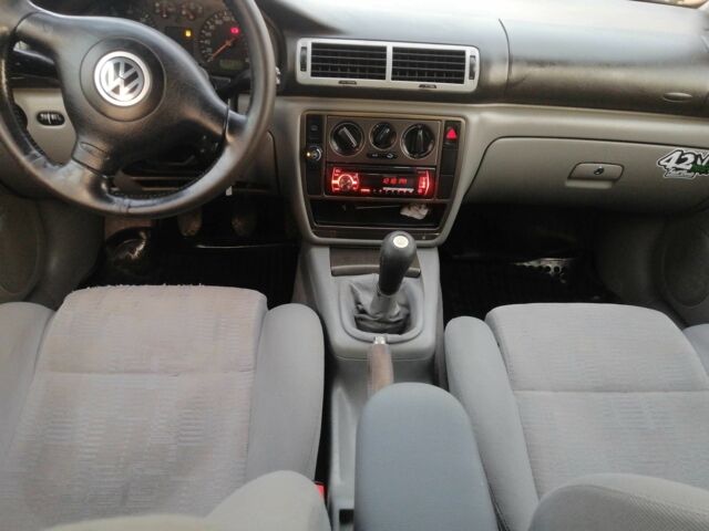 Червоний Фольксваген Пассат Варіант, об'ємом двигуна 1.8 л та пробігом 334 тис. км за 2650 $, фото 18 на Automoto.ua