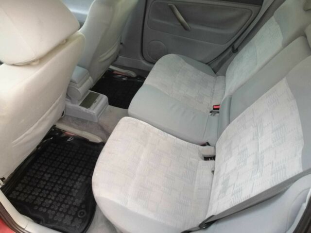 Червоний Фольксваген Пассат Варіант, об'ємом двигуна 1.8 л та пробігом 334 тис. км за 2650 $, фото 17 на Automoto.ua