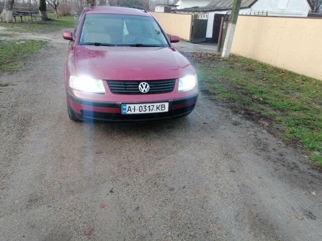 Червоний Фольксваген Пассат Варіант, об'ємом двигуна 1.8 л та пробігом 334 тис. км за 2650 $, фото 3 на Automoto.ua