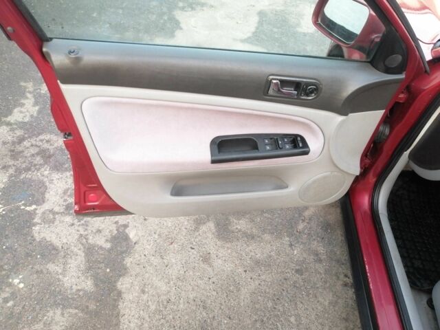 Червоний Фольксваген Пассат Варіант, об'ємом двигуна 1.8 л та пробігом 334 тис. км за 2650 $, фото 13 на Automoto.ua