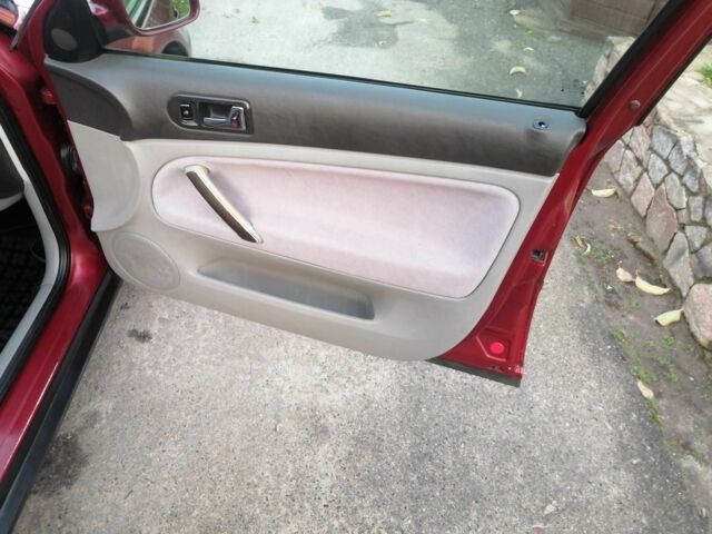 Червоний Фольксваген Пассат Варіант, об'ємом двигуна 1.8 л та пробігом 334 тис. км за 2650 $, фото 21 на Automoto.ua