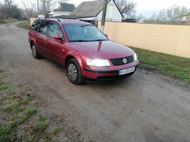 Червоний Фольксваген Пассат Варіант, об'ємом двигуна 1.8 л та пробігом 334 тис. км за 2650 $, фото 4 на Automoto.ua