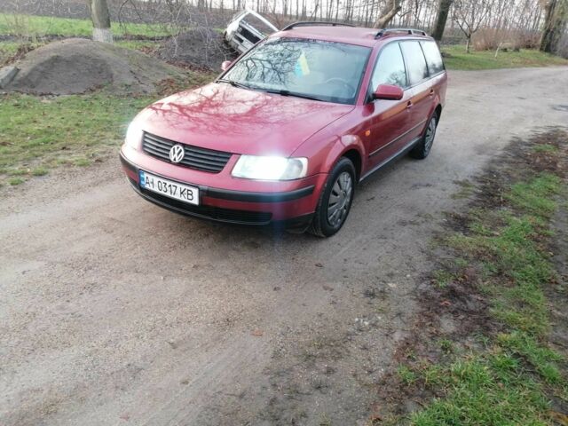 Червоний Фольксваген Пассат Варіант, об'ємом двигуна 1.8 л та пробігом 334 тис. км за 2650 $, фото 2 на Automoto.ua