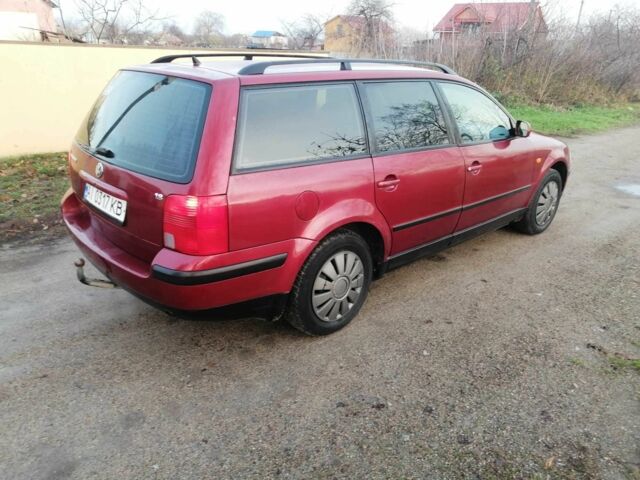 Червоний Фольксваген Пассат Варіант, об'ємом двигуна 1.8 л та пробігом 334 тис. км за 2650 $, фото 7 на Automoto.ua