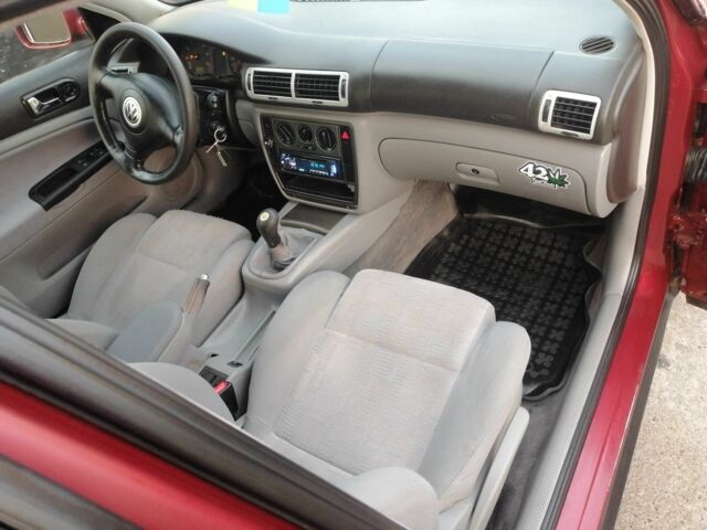 Червоний Фольксваген Пассат Варіант, об'ємом двигуна 1.8 л та пробігом 334 тис. км за 2650 $, фото 23 на Automoto.ua