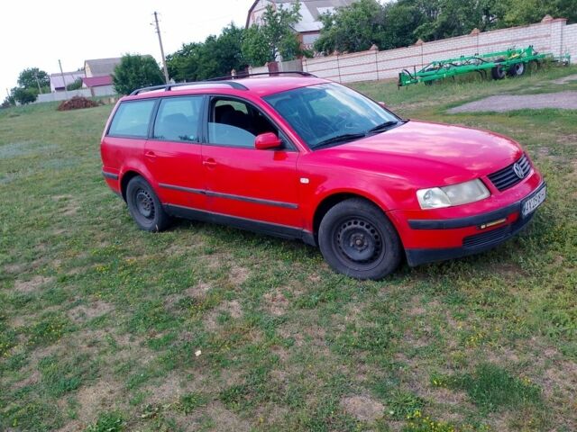 Червоний Фольксваген Пассат Варіант, об'ємом двигуна 1.8 л та пробігом 400 тис. км за 2700 $, фото 2 на Automoto.ua