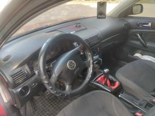 Красный Фольксваген Пассат Вариант, объемом двигателя 1.9 л и пробегом 320 тыс. км за 3324 $, фото 3 на Automoto.ua