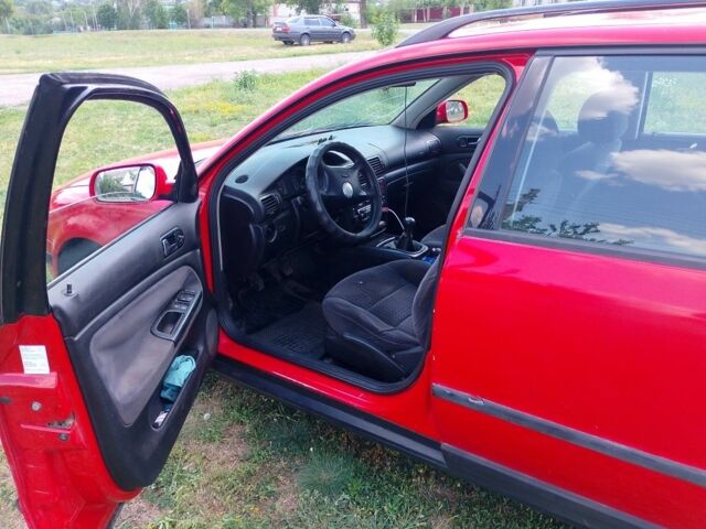 Червоний Фольксваген Пассат Варіант, об'ємом двигуна 1.8 л та пробігом 400 тис. км за 2700 $, фото 4 на Automoto.ua