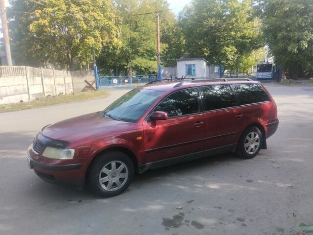 Красный Фольксваген Пассат Вариант, объемом двигателя 1.9 л и пробегом 320 тыс. км за 3324 $, фото 1 на Automoto.ua