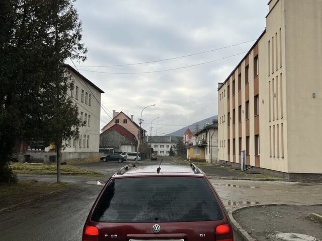 Красный Фольксваген Пассат Вариант, объемом двигателя 1.9 л и пробегом 373 тыс. км за 2799 $, фото 4 на Automoto.ua