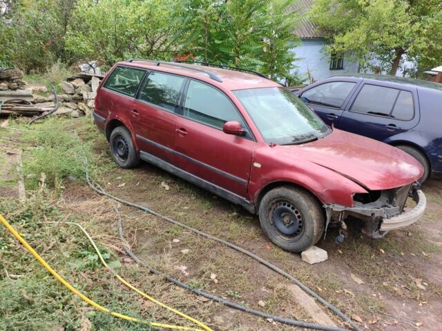 Красный Фольксваген Пассат Вариант, объемом двигателя 1.9 л и пробегом 111 тыс. км за 800 $, фото 2 на Automoto.ua