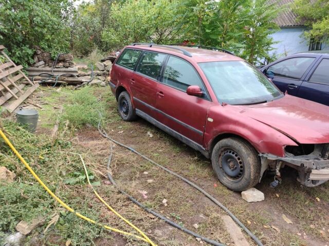 Красный Фольксваген Пассат Вариант, объемом двигателя 1.9 л и пробегом 111 тыс. км за 800 $, фото 1 на Automoto.ua