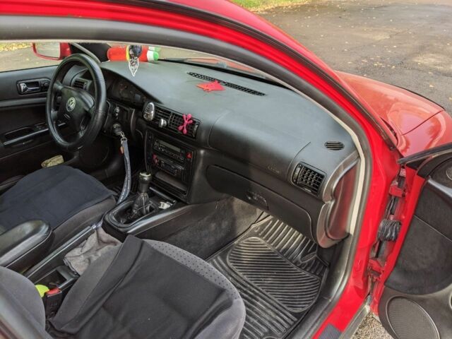 Фольксваген Пассат Вариант 2000 в Ровно на Automoto.ua Красный Фольксваген Пассат Вариант, объемом двигателя 1.9 л и пробегом 400 тыс. км за 3800 $, фото 3 на Automoto.ua