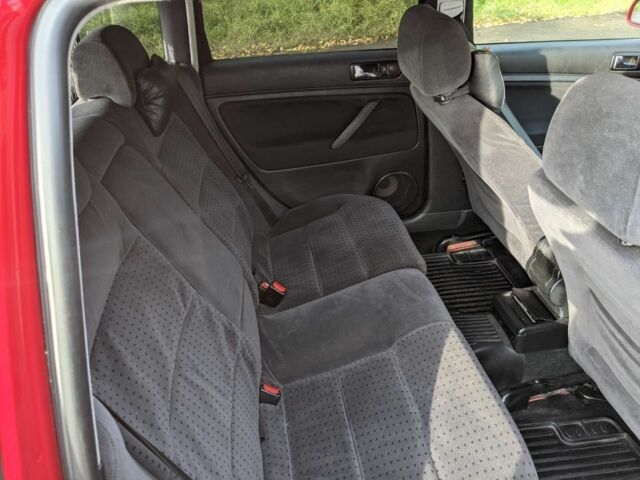 Фольксваген Пассат Вариант 2000 в Ровно на Automoto.ua Красный Фольксваген Пассат Вариант, объемом двигателя 1.9 л и пробегом 400 тыс. км за 3800 $, фото 5 на Automoto.ua