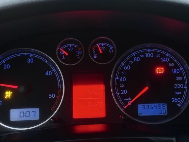 Красный Фольксваген Пассат Вариант, объемом двигателя 1.9 л и пробегом 335 тыс. км за 2900 $, фото 7 на Automoto.ua