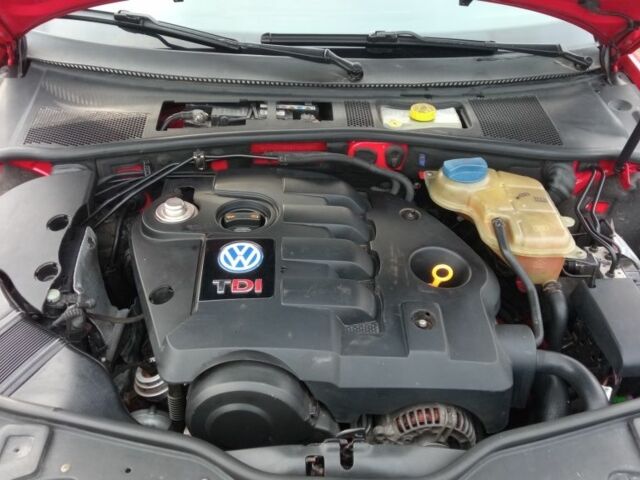 Красный Фольксваген Пассат Вариант, объемом двигателя 1.9 л и пробегом 300 тыс. км за 2300 $, фото 8 на Automoto.ua