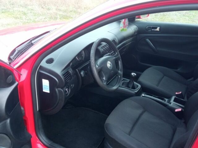 Красный Фольксваген Пассат Вариант, объемом двигателя 1.9 л и пробегом 300 тыс. км за 2300 $, фото 6 на Automoto.ua