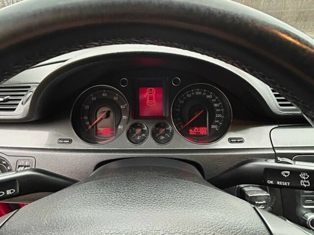 Красный Фольксваген Пассат Вариант, объемом двигателя 1.6 л и пробегом 242 тыс. км за 4500 $, фото 17 на Automoto.ua