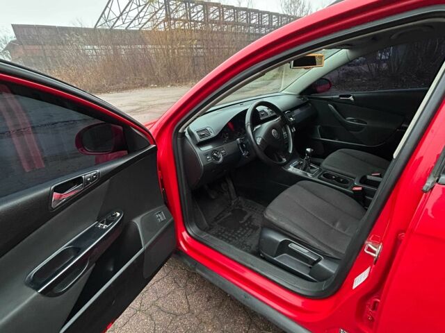 Красный Фольксваген Пассат Вариант, объемом двигателя 1.6 л и пробегом 242 тыс. км за 4500 $, фото 10 на Automoto.ua