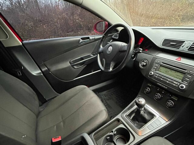 Красный Фольксваген Пассат Вариант, объемом двигателя 1.6 л и пробегом 242 тыс. км за 4500 $, фото 12 на Automoto.ua