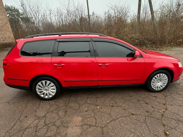 Красный Фольксваген Пассат Вариант, объемом двигателя 1.6 л и пробегом 242 тыс. км за 4500 $, фото 5 на Automoto.ua