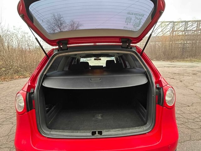 Красный Фольксваген Пассат Вариант, объемом двигателя 1.6 л и пробегом 242 тыс. км за 4500 $, фото 15 на Automoto.ua