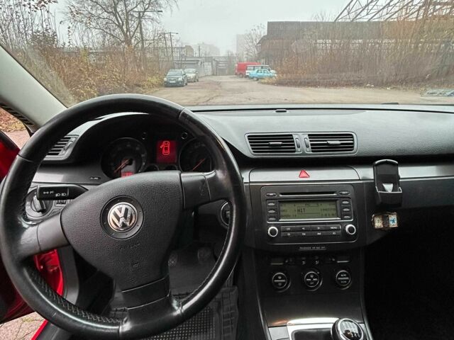 Красный Фольксваген Пассат Вариант, объемом двигателя 1.6 л и пробегом 242 тыс. км за 4500 $, фото 16 на Automoto.ua