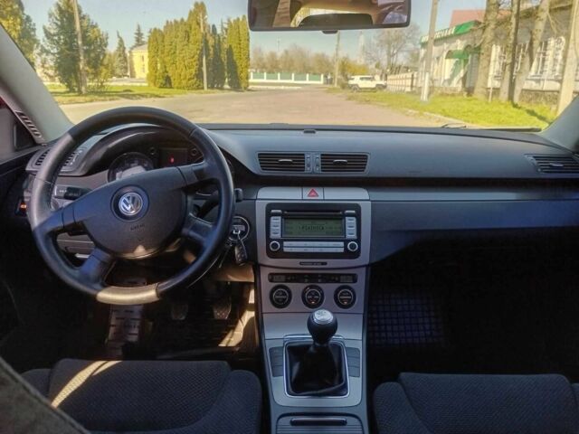 Красный Фольксваген Пассат Вариант, объемом двигателя 2 л и пробегом 313 тыс. км за 5300 $, фото 8 на Automoto.ua