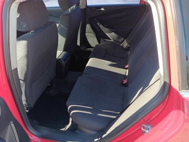 Красный Фольксваген Пассат Вариант, объемом двигателя 2 л и пробегом 313 тыс. км за 5300 $, фото 4 на Automoto.ua