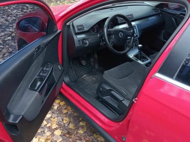 Красный Фольксваген Пассат Вариант, объемом двигателя 2 л и пробегом 313 тыс. км за 5300 $, фото 13 на Automoto.ua