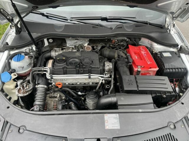 Красный Фольксваген Пассат Вариант, объемом двигателя 0 л и пробегом 400 тыс. км за 4400 $, фото 4 на Automoto.ua