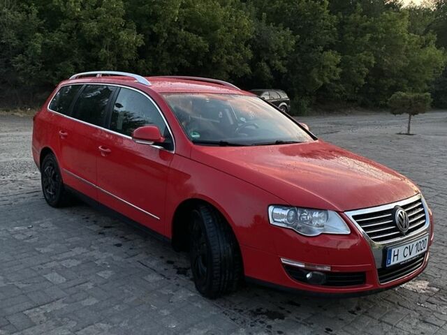 Красный Фольксваген Пассат Вариант, объемом двигателя 2 л и пробегом 300 тыс. км за 4650 $, фото 3 на Automoto.ua
