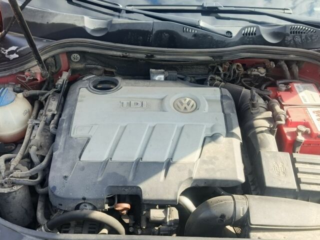 Червоний Фольксваген Пассат Варіант, об'ємом двигуна 2 л та пробігом 360 тис. км за 5500 $, фото 1 на Automoto.ua