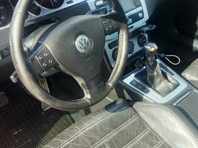 Червоний Фольксваген Пассат Варіант, об'ємом двигуна 2 л та пробігом 360 тис. км за 5500 $, фото 10 на Automoto.ua