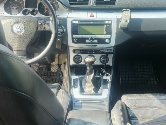 Червоний Фольксваген Пассат Варіант, об'ємом двигуна 2 л та пробігом 360 тис. км за 5500 $, фото 8 на Automoto.ua