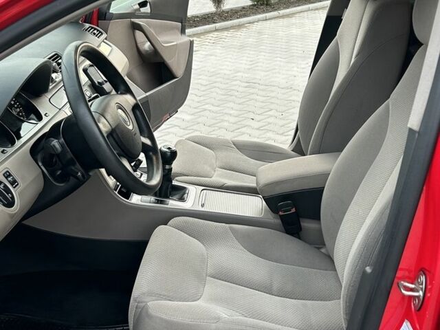 Красный Фольксваген Пассат Вариант, объемом двигателя 1.4 л и пробегом 202 тыс. км за 5400 $, фото 14 на Automoto.ua