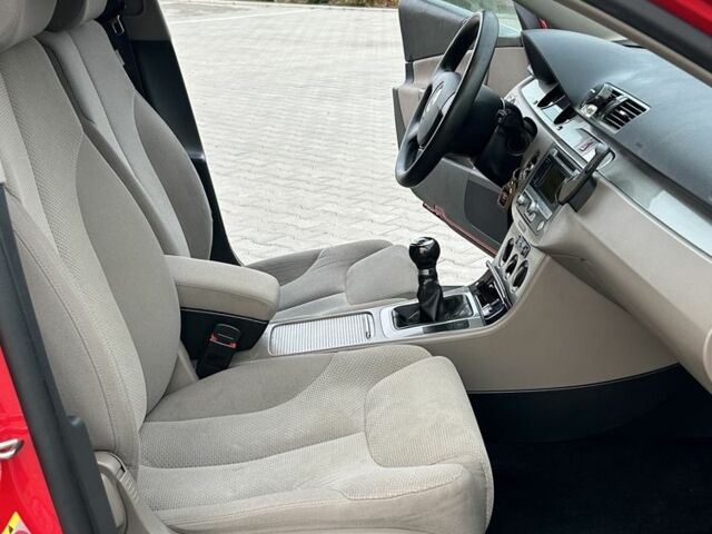 Красный Фольксваген Пассат Вариант, объемом двигателя 1.4 л и пробегом 202 тыс. км за 5400 $, фото 12 на Automoto.ua