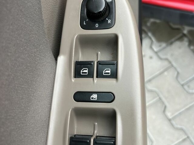 Красный Фольксваген Пассат Вариант, объемом двигателя 1.4 л и пробегом 202 тыс. км за 5400 $, фото 18 на Automoto.ua