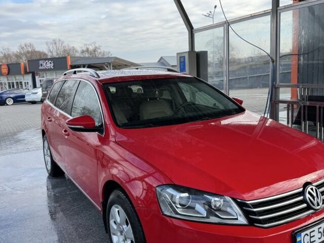 Красный Фольксваген Пассат Вариант, объемом двигателя 2 л и пробегом 300 тыс. км за 8950 $, фото 1 на Automoto.ua